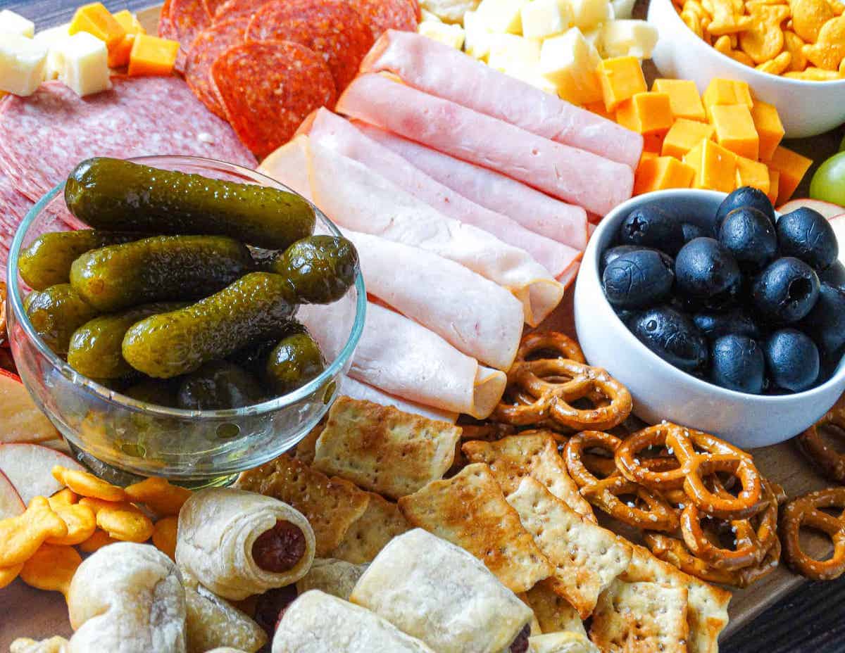 How To Make A Patriotic Charcuterie Board - Healthy Family Project