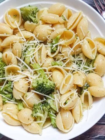 garlic pasta with broccoli in a white bowl