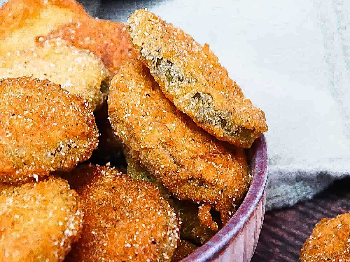 deep fried pickles in crispy batter