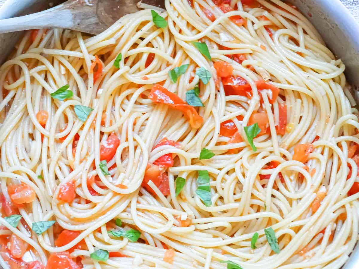 fresh tomato sauce and pasta