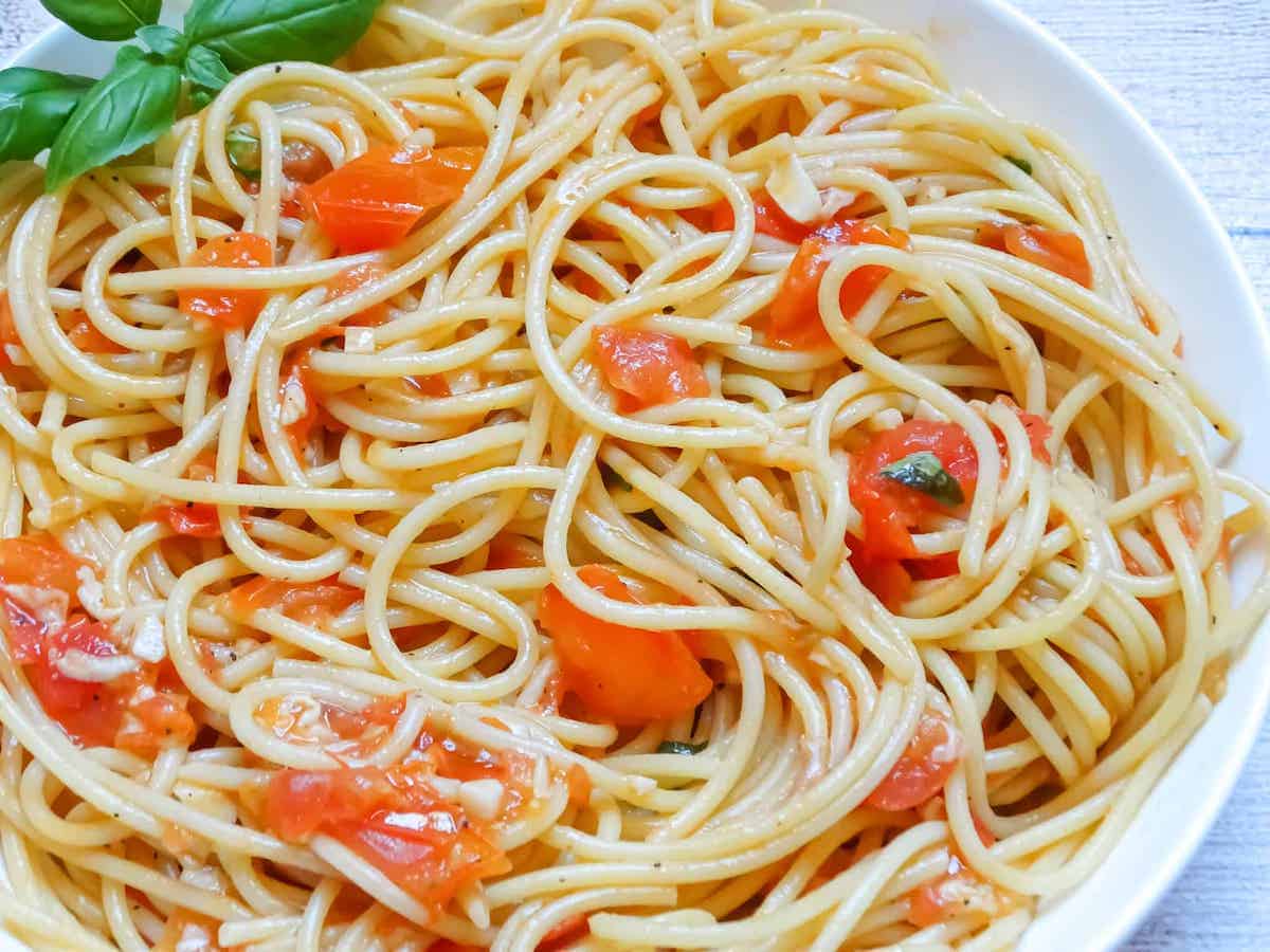 fresh tomato sauce and spaghetti in a plate