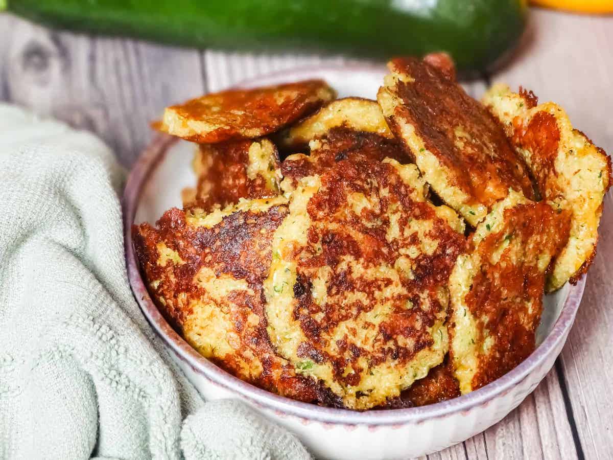 crispy air fried zucchini fritters