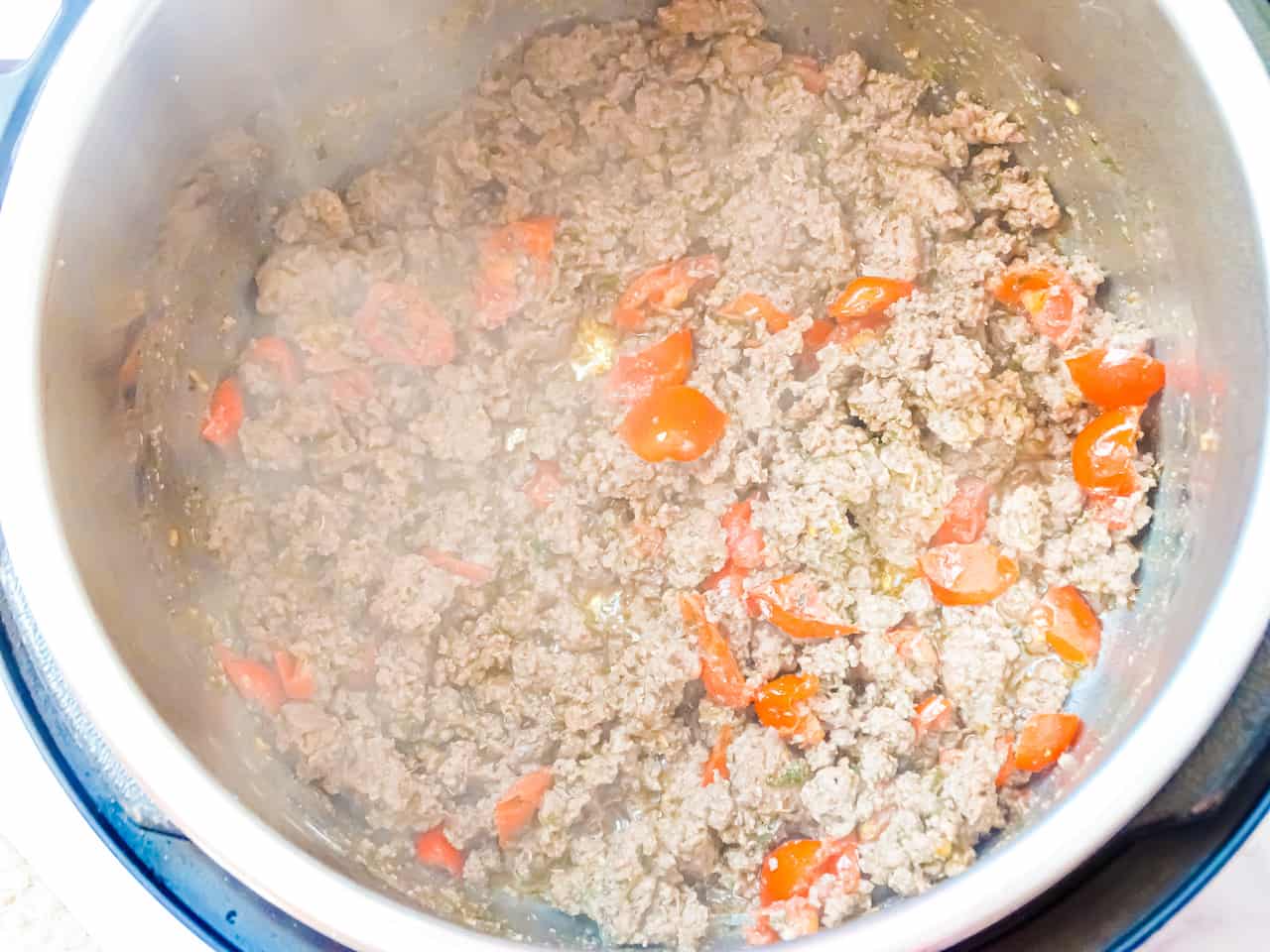 ground beef and tomatoes sautéing