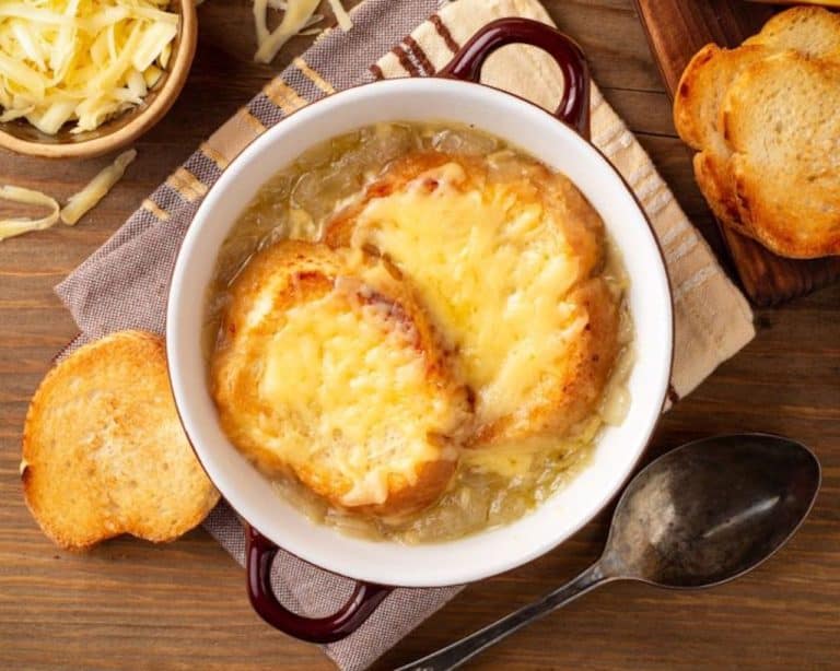 Traditional French Onion Soup {with red wine} Tasty Oven