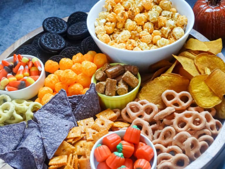 Halloween Snack Board - Sweet And Salty Snack Idea For Kids!