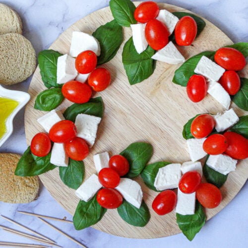 Caprese Christmas Wreath Appetizer - Make in 10 Minutes!