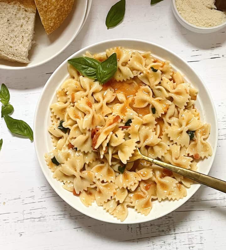 Instant Pot One Pot Pasta Tomato and Parmesan Pasta