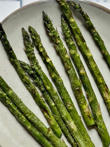 air fryer asparagus on a white plate