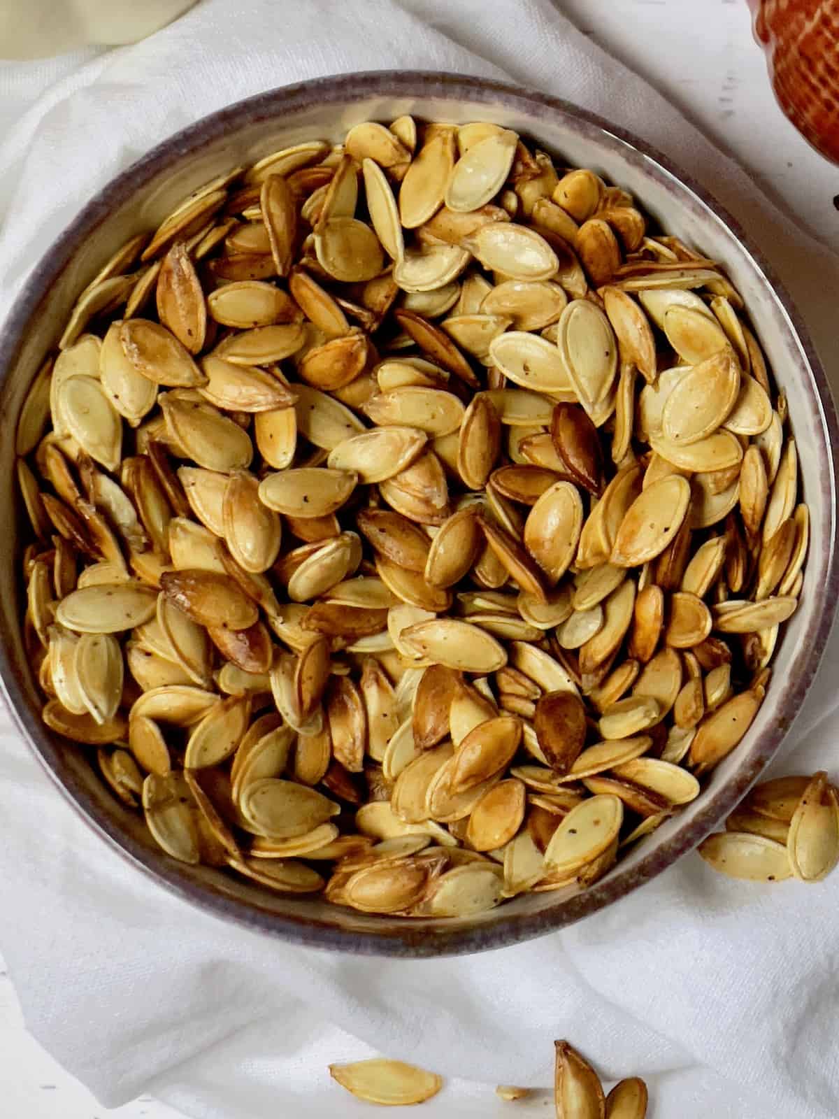 air fryer roasted pumpkin seeds in a bowl