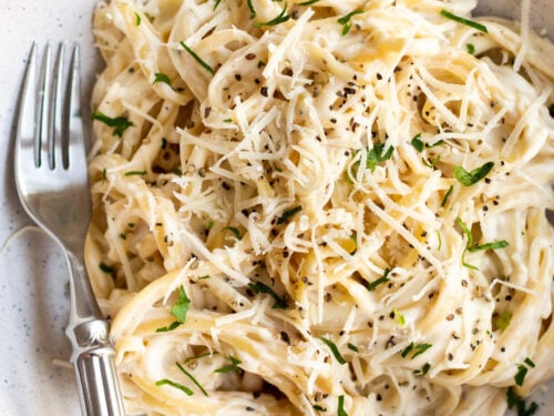 White Pasta Sauce with Milk - Creamy, 5 Ingredients and 10 Minutes!