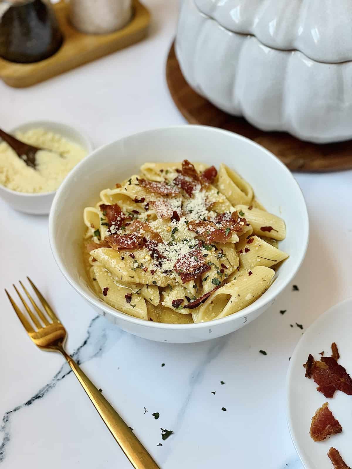 Instant Pot acorn squash pasta in a white bowl