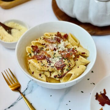 instant pot acorn squash pasta in a bowl