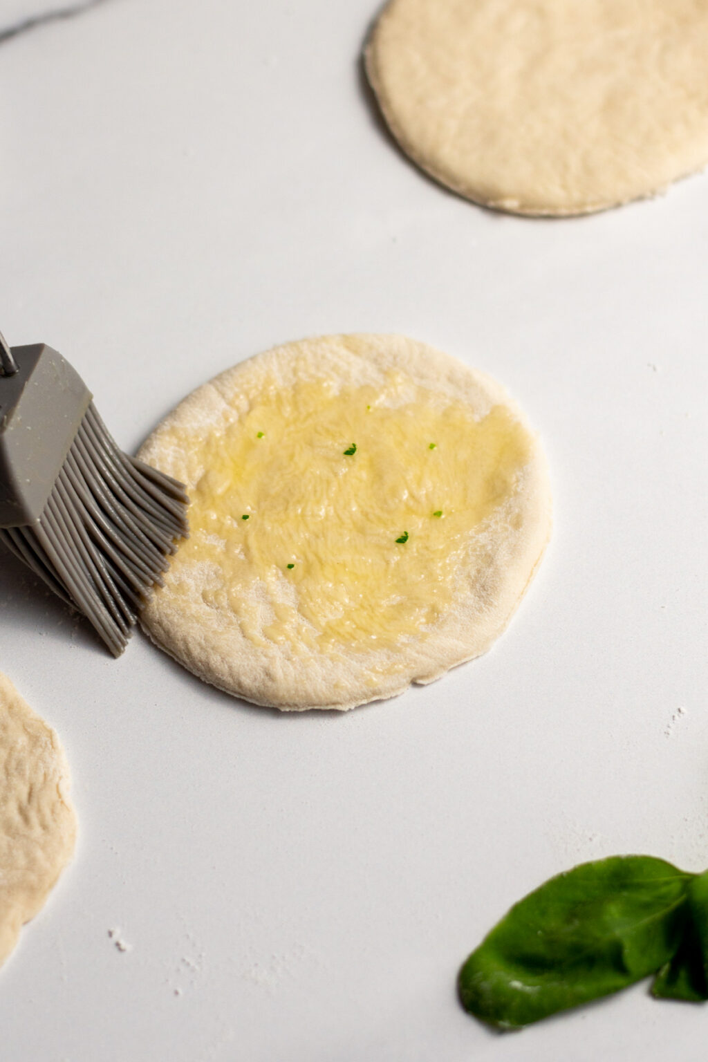 Air Fryer Mini Pizza in 10 Minutes - Tasty Oven