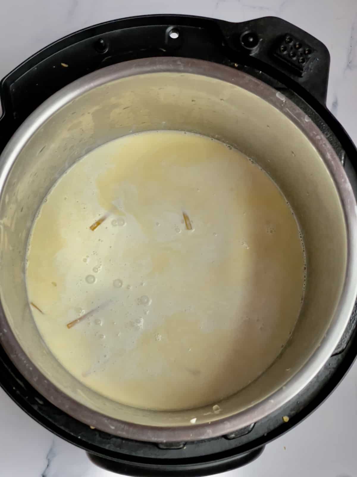 heavy cream and fettuccine in an inner pot