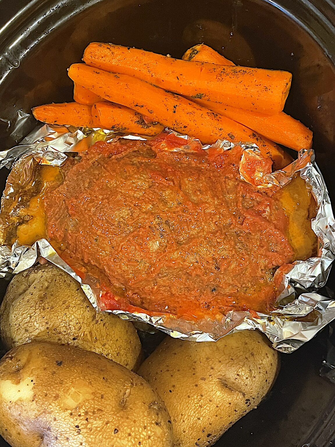 Crockpot Meatloaf With Potatoes and Carrots – Tasty Oven