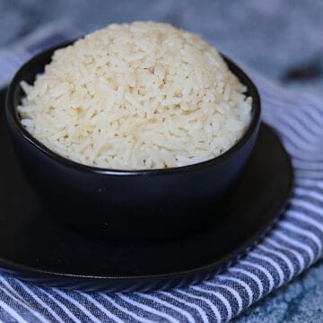 instant pot parboiled white rice in a black cup