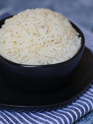 instant pot parboiled white rice in a black cup