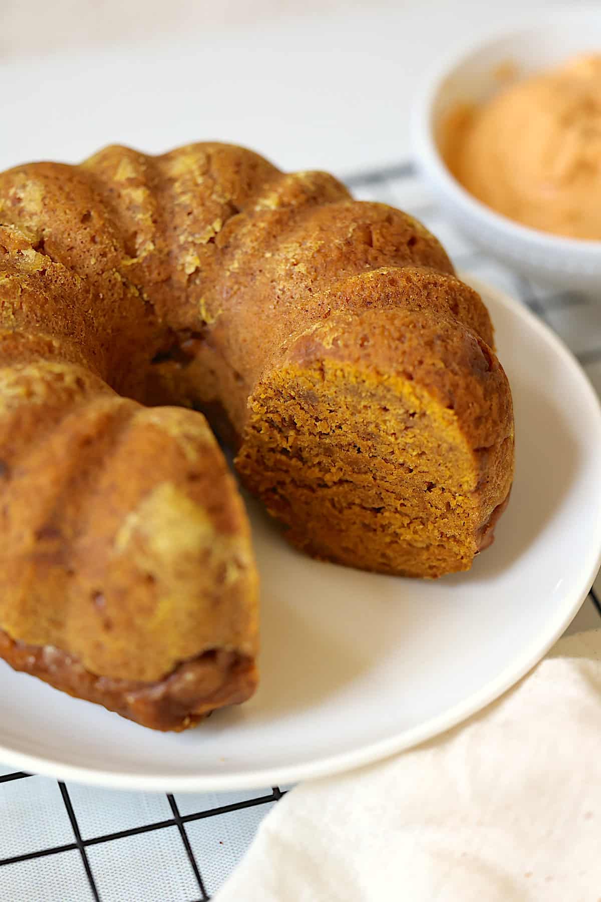 instant pot pumpkin bread in a bundt pan