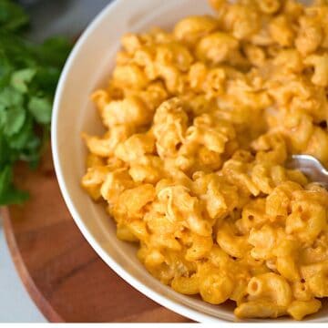 crockpot buffalo chicken macaroni and cheese in a white bowl