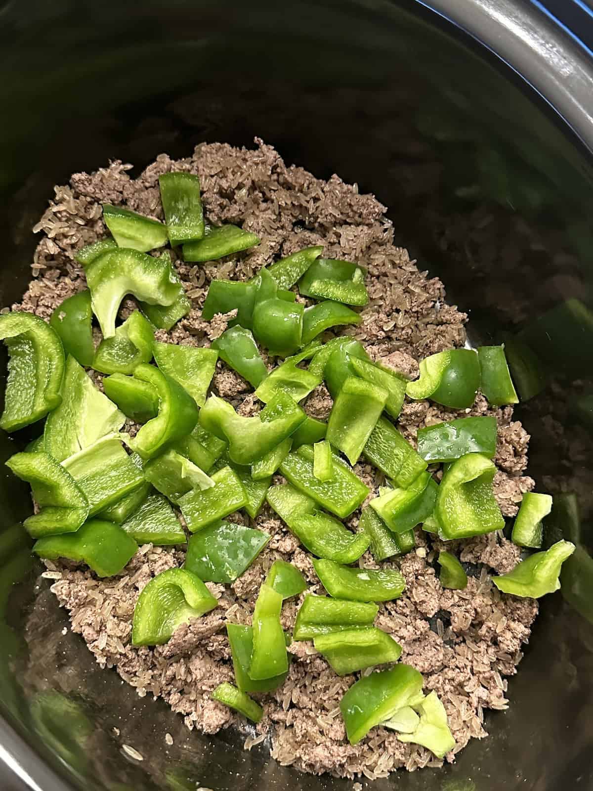 ground lamb and peppers in a crockpot