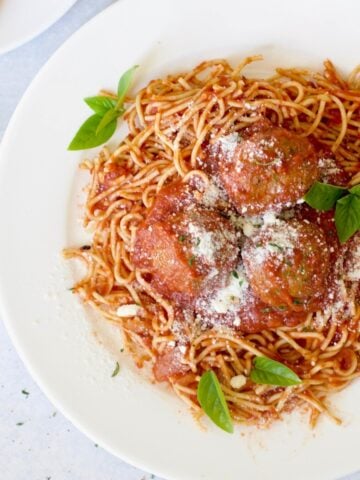 slow cooker italian meatballs over spaghetti