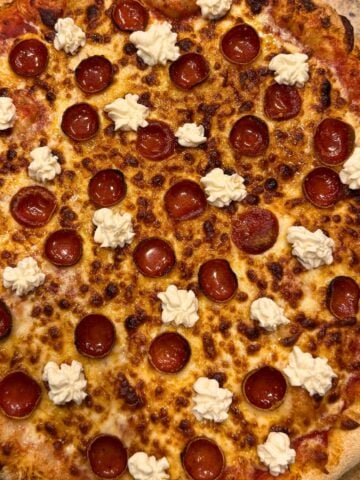 hot honey pepperoni pizza image