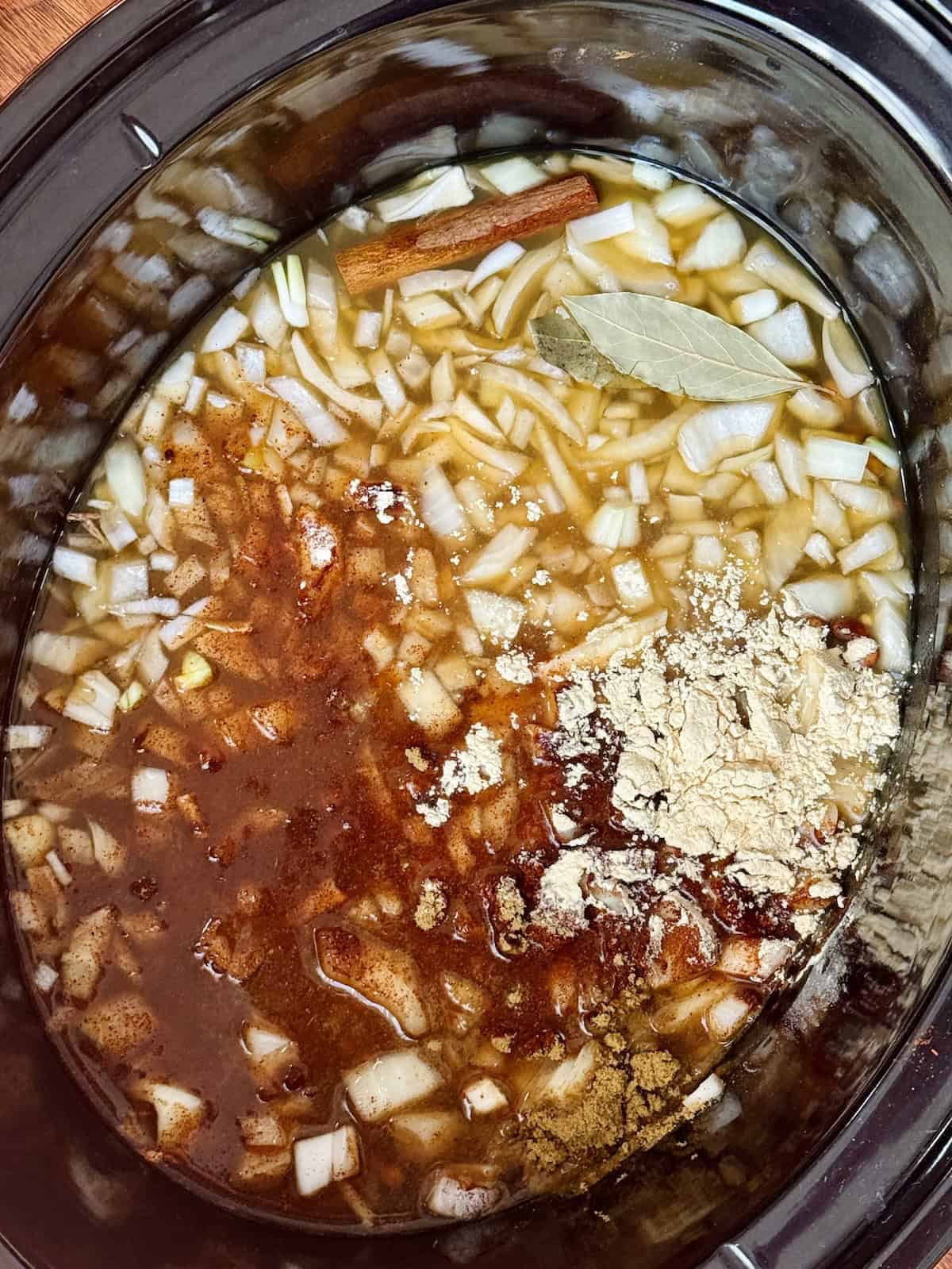 ingredients to make pinto beans in a crockpot