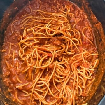 slow cooker spaghetti and meat sauce in the crockpot