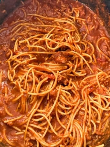slow cooker spaghetti and meat sauce in the crockpot