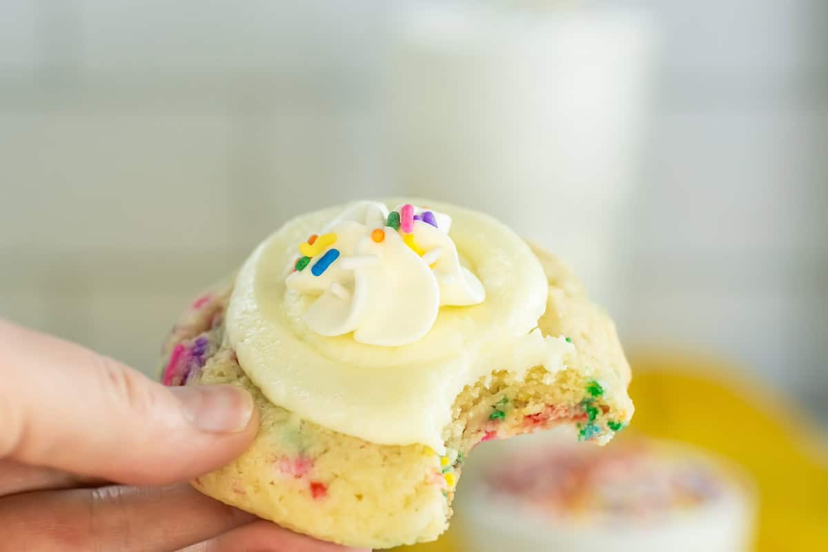 copycat crumbl funfetti milkshaje cookie