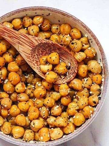 seasoned roasted chickpeas in a bowl