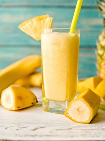 banana pineapple smoothie image